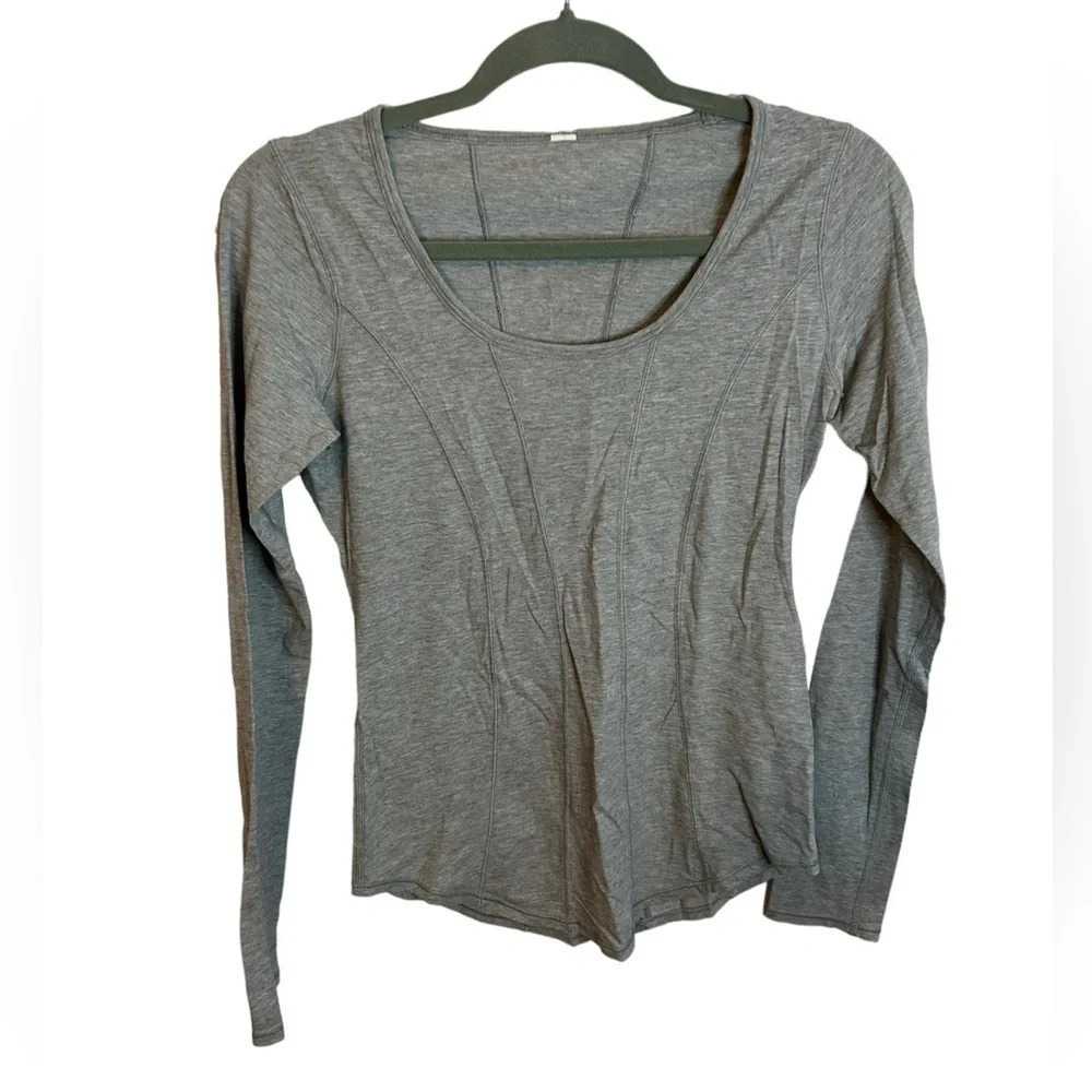 LULULEMON BETWEEN THE LINES LIGHT GRAY TOP